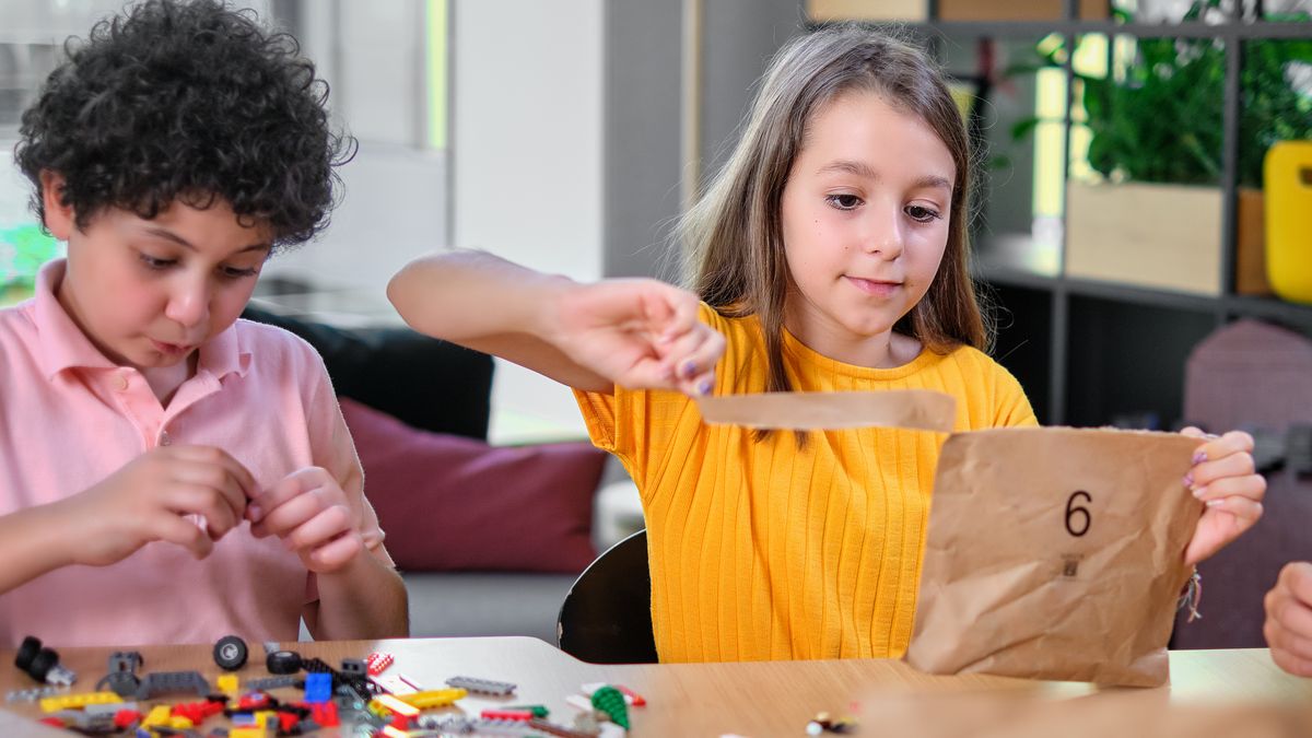 Lego bude balit stavebnice do papíru, nahradí plastové obaly